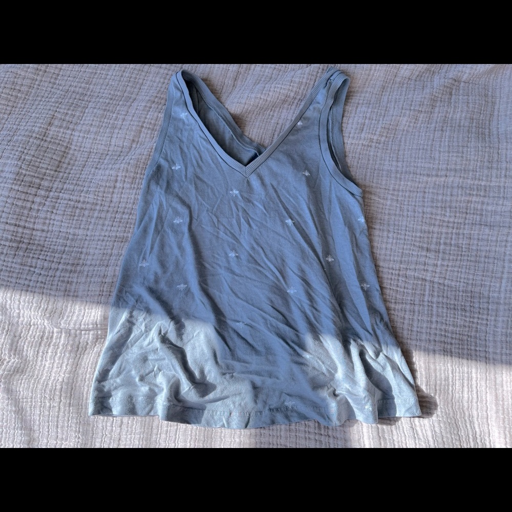 BEE detail sleeping tank